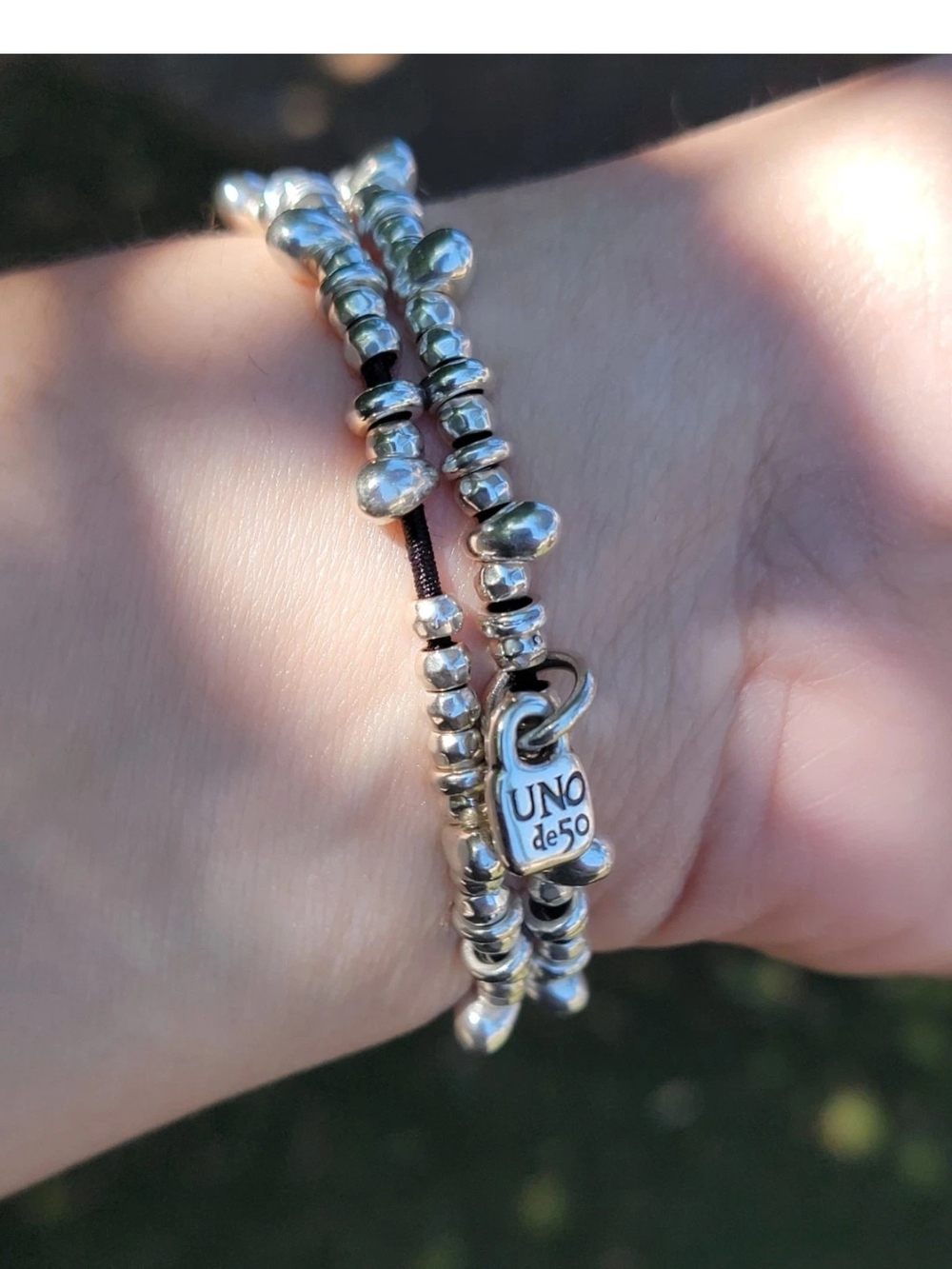 UNO de 50 Silver Plated Beaded Stretch Bracelet with Blue, Aqua and Coral Stones - Picture 3 of 14
